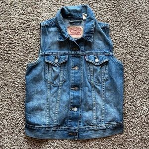 Women’s Denim Levi’s Vest